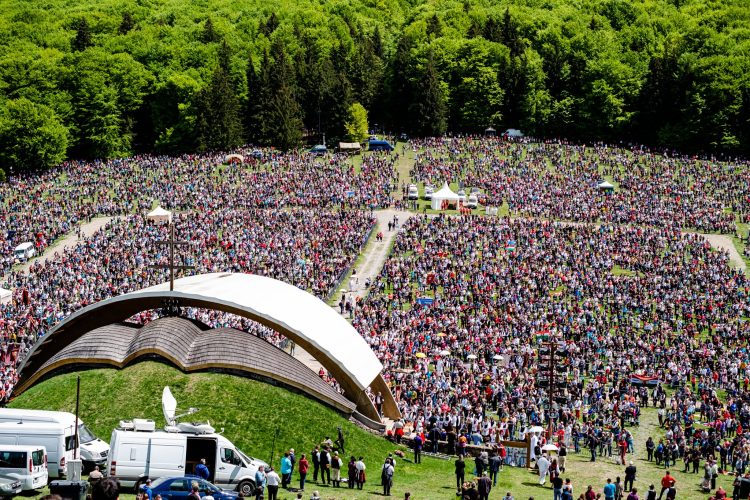 În sâmbăta Rusaliilor la Şumuleu-Ciuc are loc cel mai mare pelerinaj al catolicilor din România
