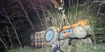 Bărbat de 33 de ani din Târgu Lăpuș, mort după ce s-a răsturnat cu tractorul