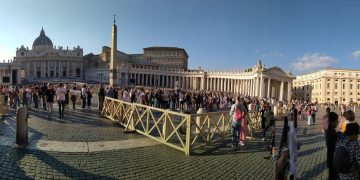 Papa Francisc a prezentat noua Constituţie a Vaticanului, care va ”răspunde la nevoile din timpurile noastre”