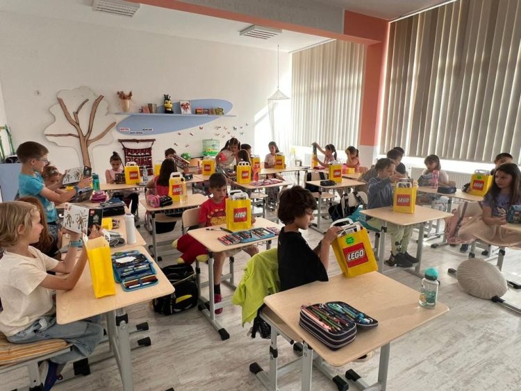 10.000 de copii din Baia Mare au primit pachețele din partea administrației locale