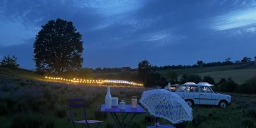 Florin Chilian cântă vineri în lanul de lavandă de la Şomcuta Mare