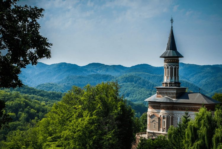 Programul liturgic de la Mănăstirea Rohia în acest final de săptămână