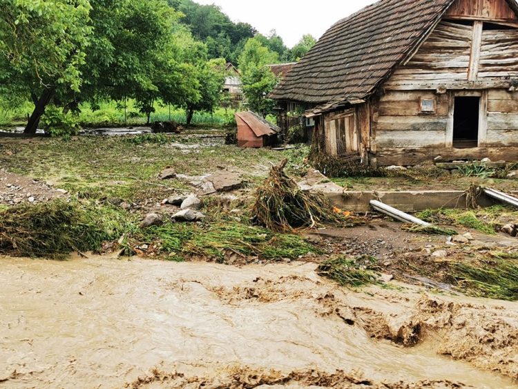 CODUL ROȘU a făcut probleme la Botiza și Groșii Țibleșului
