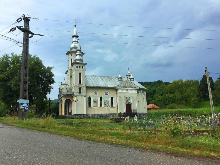 Accident cu persoană încarcerată pe drumul spre Mănăstirea Rohiița!