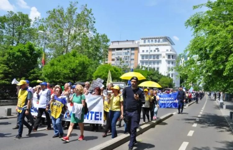 „NU folosiți elevii ca monedă de schimb!” Părinții elevilor din clasele terminale cer organizarea Evaluării Naționale și Bacalaureatului la datele stabilite