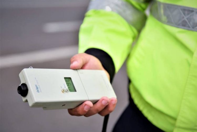 Tot mai mulți șoferi care consumă alcool la volan. Șofer identificat cu 0,61 mg/l alcool pur în aerul expirat, în Baia Mare