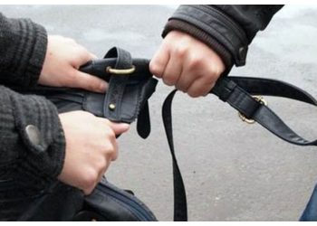 Băimărean reţinut după ce a urmărit şi a tâlhărit doi bătrâni în scara unui bloc