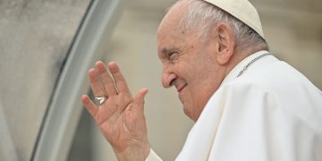 Vaticanul lansează în spațiu primul satelit. La bord se află o rugăciune a Papei