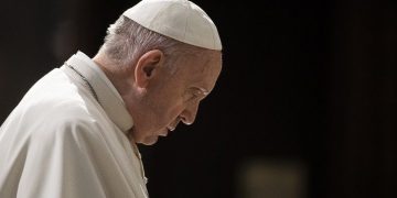 Papa Francisc, supus unei intervenţii chirurgicale abdominale