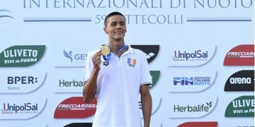 Gest de campion: David Popovici a dăruit medalia de aur cucerită la Roma unui copil care a învins cancerul