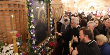 Icoana Făcătoare de Minuni a Maicii Domnului de la Mănăstirea Rohia ajunge sâmbătă în Baia Mare