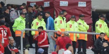 Un suporter al echipei River Plate a căzut din tribună şi a murit la un meci din campionatul Argentinei