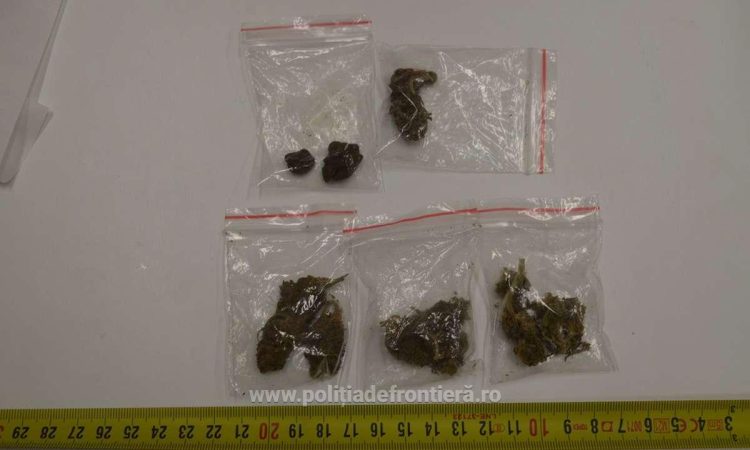 Trei tineri depistați cu droguri în Vadu Izei