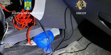 Două pungi cu droguri descoperite în maşina unui maramureșean la Vișeu de Jos – foto
