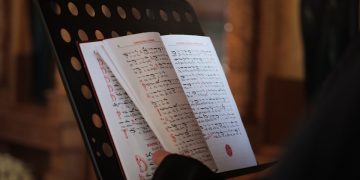 Cursuri gratuite de muzică bizantină, la Parohia Ortodoxă „Sfinții Apostoli Petru și Pavel” din Săcălășeni