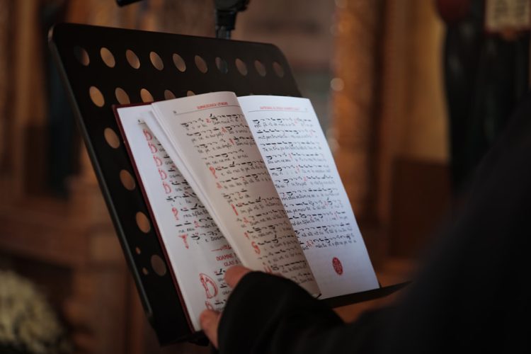 Cursuri gratuite de muzică bizantină, la Parohia Ortodoxă „Sfinții Apostoli Petru și Pavel” din Săcălășeni