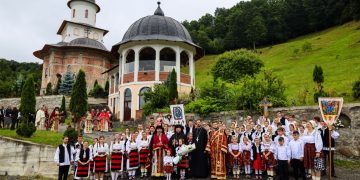 Slujbă arhierească la Mănăstirea Petrova, cu prilejul hramului așezământului monahal