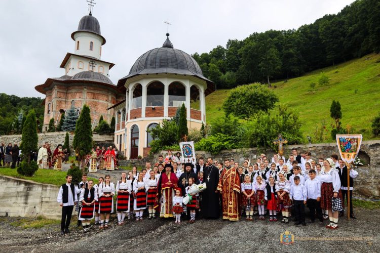 Slujbă arhierească la Mănăstirea Petrova, cu prilejul hramului așezământului monahal