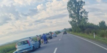 Accident pe DN 1C. Un BMW a ajuns în șanț