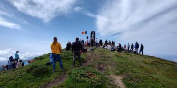 Slujbă de pomenire a eroilor neamului la Crucea Monument din Vârful Țibleșului – foto
