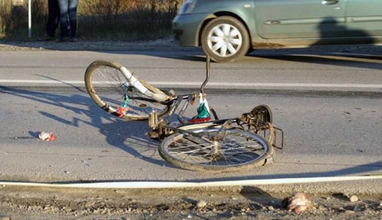 O fetiţă de 11 ani aflată pe bicicletă, accidentată la Remeţi. Copila a fost transportată la un spital din Cluj