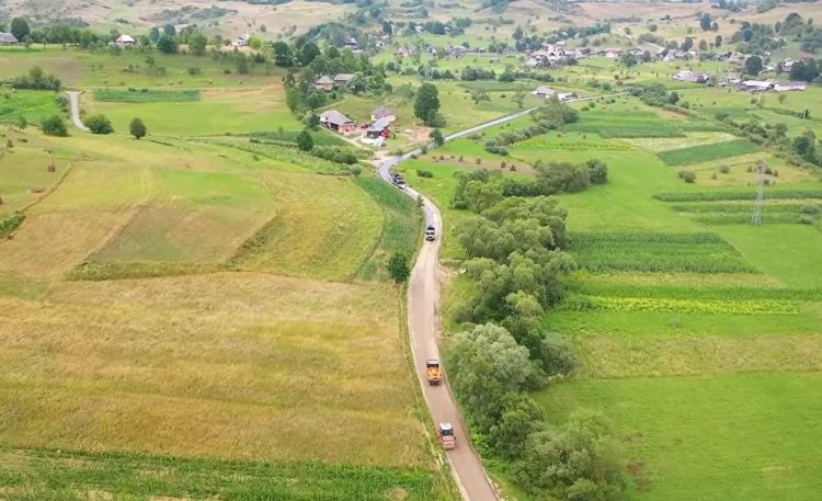 INVESTIȚIE SERIOASĂ în Țara Lăpușului: Se asfaltează drumul de legătură dintre Costeni și Stoiceni