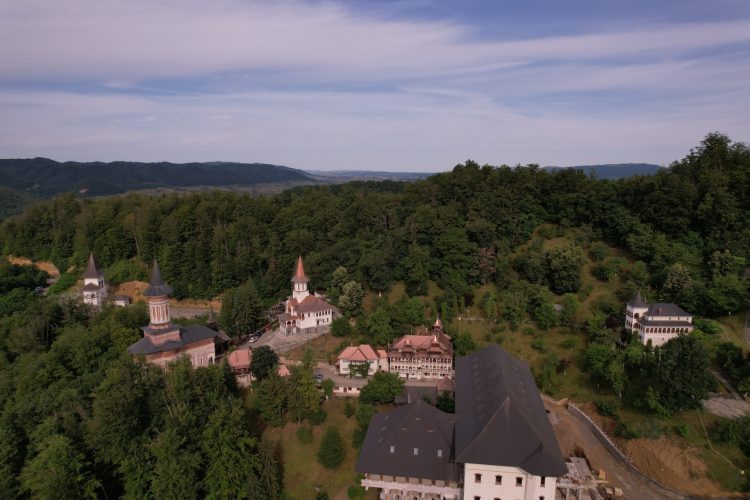 Programul slujbelor dedicate Sfântului Proroc Ilie Tesviteanul la Mănăstirea „Sfânta Ana” Rohia
