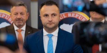 Se cere demisia lui Anton Rog de la SRI