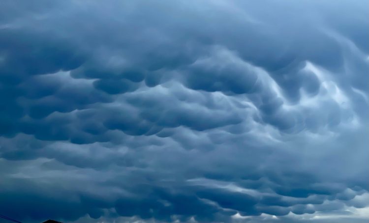 Şi azi avem avertizare meteo Cod portocaliu de vijelii și ploi