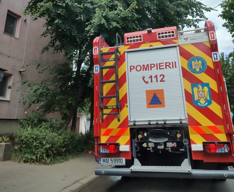 Incendiu la un apartament al unui bloc de pe str. V. Babeş din Baia Mare. 12 persoane au fost evacuate – foto