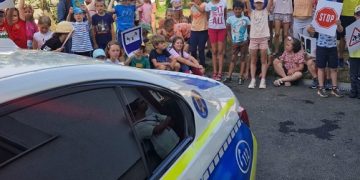 Polițiștii Biroului Rutier, activităţi comune cu copiii Grădiniței de Artă din Baia Mare