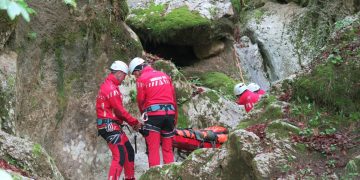 Zi de foc pentru salvamontiştii din întreagă ţară: 30 de apeluri pentru intervenţii de urgenţă, 39 de persoane salvate, un deces