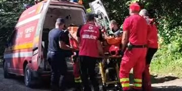 Bărbat de 81 de ani, accidentat după ce s-a răsturnat cu ATV-ul pe un drum forestier din zona Vișeu de Sus