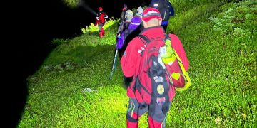 Turişti rătăciţi noaptea în zona Piatra Albă. Au fost găsiţi şi coborâţi de salvamontiştii borşeni
