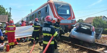 ACCIDENT FEROVIAR la Cicârlău. Maşină lovită de trenul personal Baia Mare-Satu Mare, o victimă
