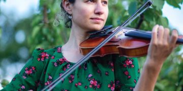 INTERVIU cu Zoe Aqua, interpreta de muzica klezemer care va concerta in Baia Mare în 23 iulie 2023