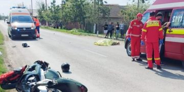 Accident grav: un motociclist a murit după ce a lovit un utilaj forestier
