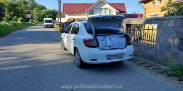 Mașină ticsită cu țigări de contrabandă, oprită în trafic la Petrova