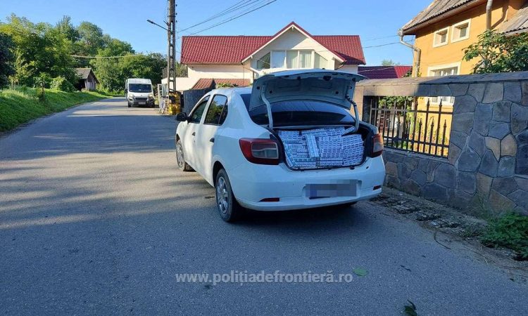 Mașină ticsită cu țigări de contrabandă, oprită în trafic la Petrova