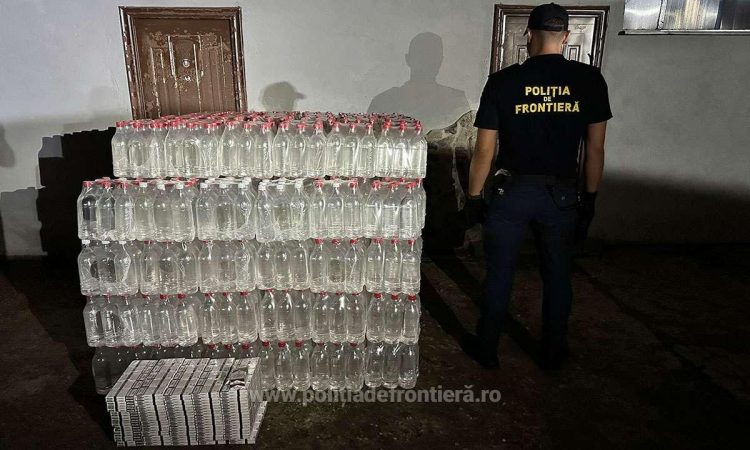 Peste 2.000 litri alcool și peste 500 pachete cu țigări, descoperite de poliţiştii de frontieră într-o autoutilitară