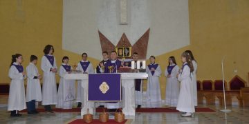 Sfinte liturghii oficiate la Parohia romano-catolică „Sfântul Iosif”, transmise la Maria Tv