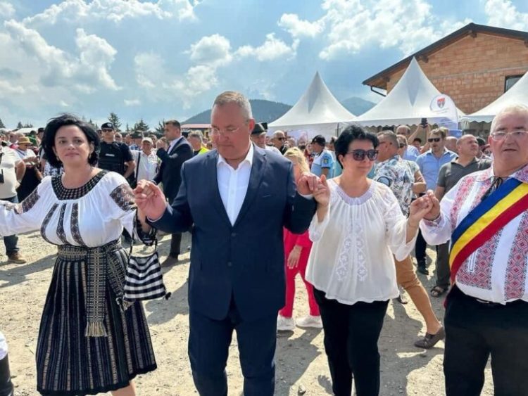 Mai ușor cu tancu’, mai greu cu dansu’! Doctorul Ciucă s-a cam încurcat în Hora de la Prislop!