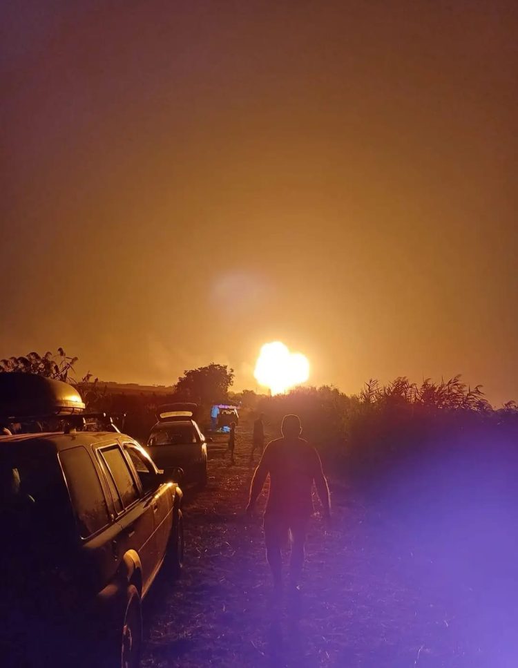 Încă un pericol de dezastru. Incendiu în apropierea fabricii de armament din Dragomirești. A fost emis mesaj RO-Alert