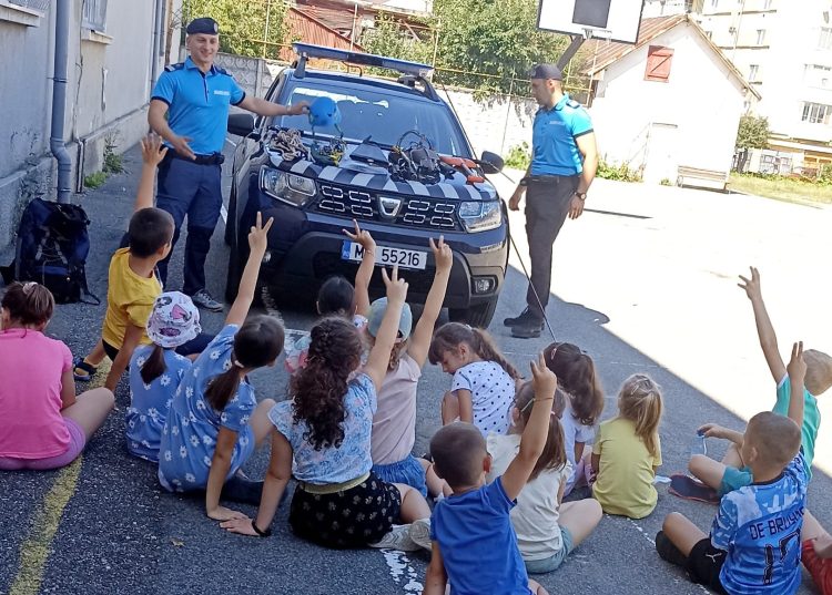Jandarmii băimăreni, la Școala ,,Nechita Stănescu” și la Direcția Județeană de Sport, în cadrul Campaniei ”Vacanță în siguranță”