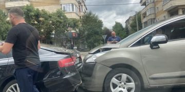 Carambol pe bd. Traian din Baia Mare. Mai multe autoturisme avariate – video