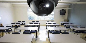 Noua lege a Educaţiei prevede: camerele de supraveghere nu vor fi instalate în sălile de clasă dacă părinții nu sunt de acord