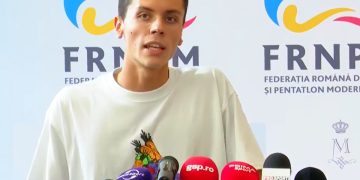 David Popovici, la revenirea în țară după eșecul de la mondiale: „Vreau să fiu din nou cel mai rapid înotător din lume, cel mai bun”