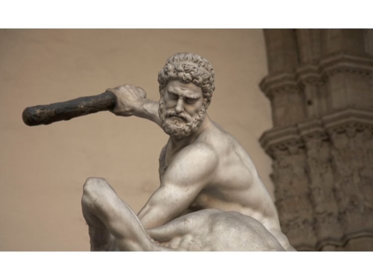 Să-i îndreptăm pe cei strâmbi. În căutarea unui Hercule inexistent