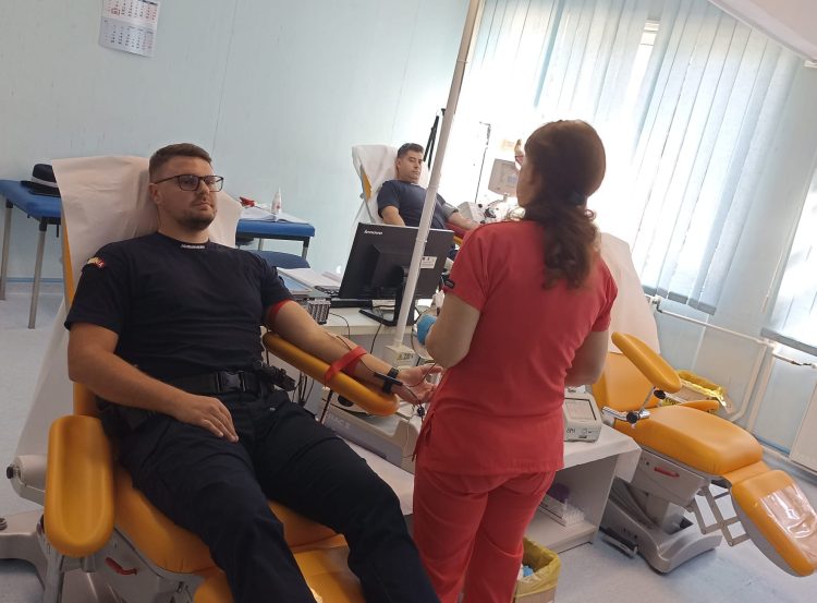 Jandarmii maramureşeni donează sânge pentru victimele exploziei de la Crevedia