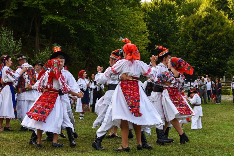 Distracţie şi voie bună în Lăpuş la „Joc în sat”
